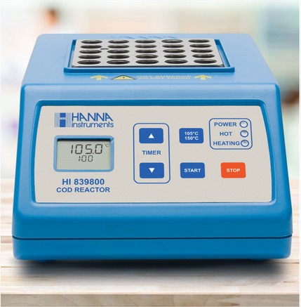 Reactor de DQO modelo HI 839800 de Hanna Instruments, mostrando una temperatura de 105.0°C en su pantalla digital
