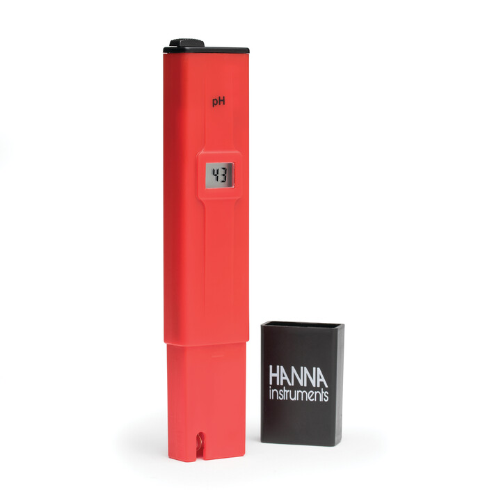 pHmetro digital de bolsillo HANNA Instruments, de diseño compacto y ligero, con pantalla clara que muestra las mediciones de pH para aplicaciones rápidas y precisas en el laboratorio o campo