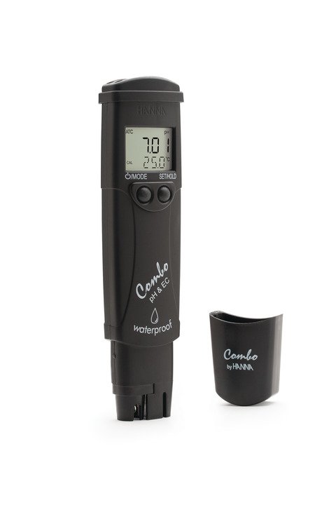 Medidor combinado impermeable de pH, conductividad, TDS y temperatura de HANNA Instruments en formato de bolsillo, ideal para aplicaciones en campo y laboratorio que requieren precisión y versatilidad