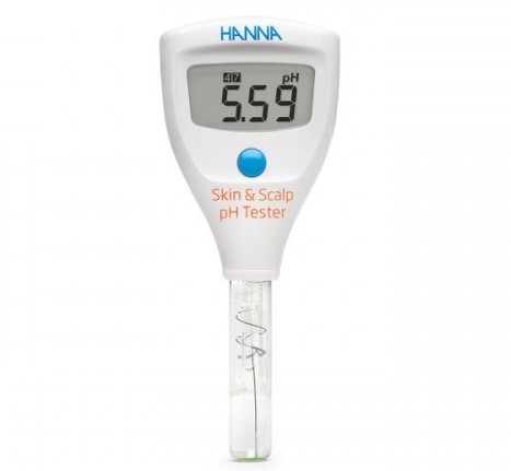 Medidor de pH de piel y cuero cabelludo de la marca Hanna, mostrando un valor de pH de 5.59 en su pantalla digital